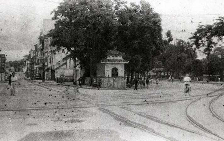 Quảng trường Đông Kinh Nghĩa Thục trước và sau thời "hàm cá mập"