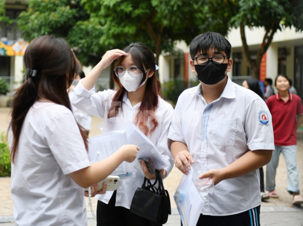 Phụ huynh đơn độc trong cuộc chiến ‘học thêm tự nguyện’