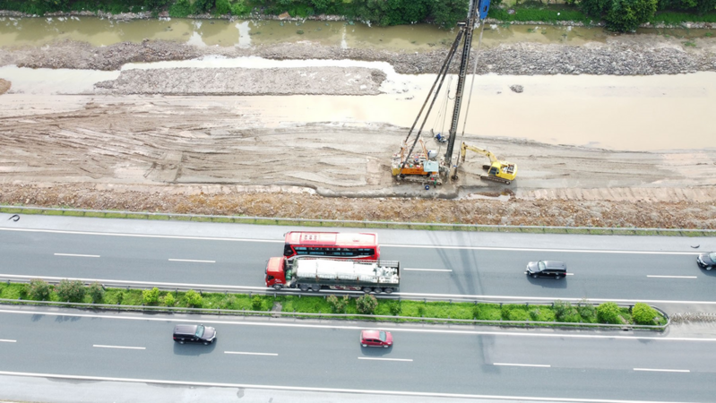 Bốn xe va chạm liên hoàn trên cao tốc Cầu Giẽ - Ninh Bình, nhiều người bị thương👇