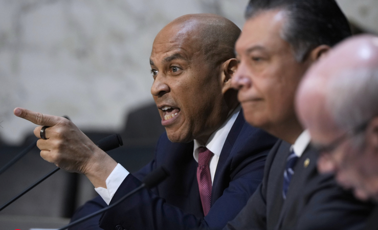 Giám đốc FBI "đại chiến" tại Quốc hội Mỹ, cãi nhau om xòm