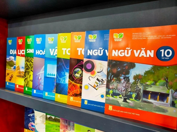 Một bộ sách giáo khoa chung không phải là bước lùi của giáo dục