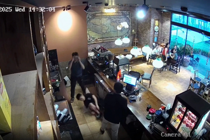 Nạn nhân bị “tổng tài” ra hiệu lệnh đánh trong quán cà phê: "Tôi sốc và chưa hết choáng váng"