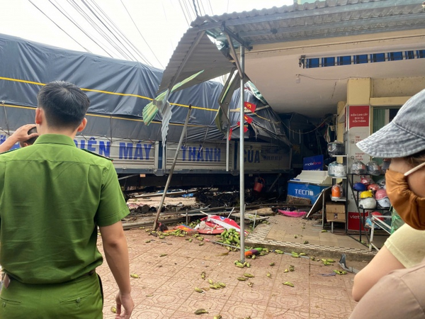 Xác định nguyên nhân ban đầu vụ xe tải lao vào chợ khiến nhiều người thương vong