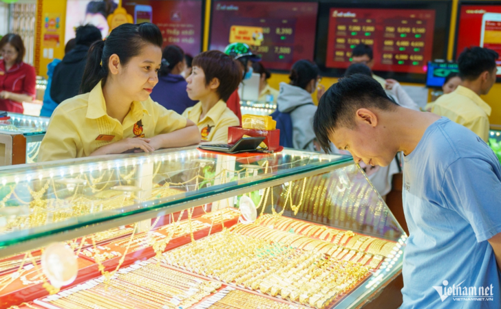 Nên đánh thuế 20% trên lợi nhuận bán vàng hay theo giá trị giao dịch?