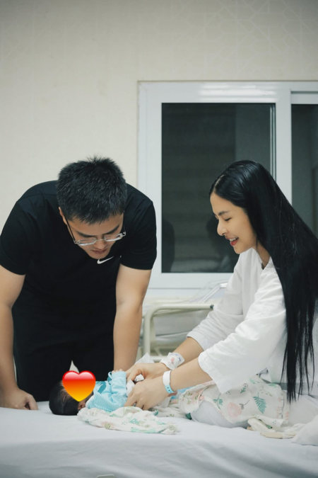 Hoa hậu Ngọc Hân gặp hiện tượng hiếm khi sinh con, xảy ra ở 1/80.000 ca sinh 👇