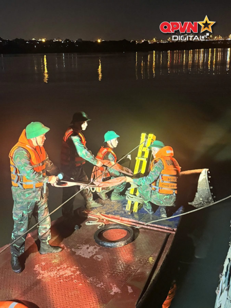 Hai quả bom mỗi quả nặng gần 1,4 tấn, còn nguyên ngòi nổ khu cầu Long Biên, Hà Nội