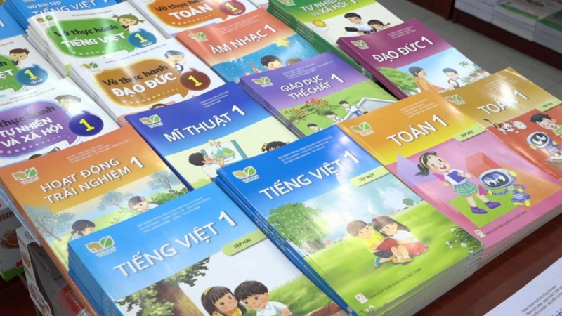 Dùng một bộ sách giáo khoa: Phương án nào khả thi, đỡ tốn kém nhất?