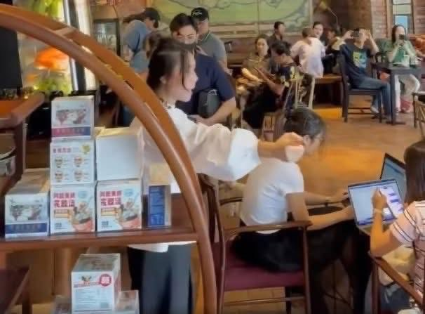 Luật sư nói về hành vi 'ra hiệu', hô 'thôi' của tổng tài ở quán cà phê tại Hà Nội: Cần xử lý nghiêm