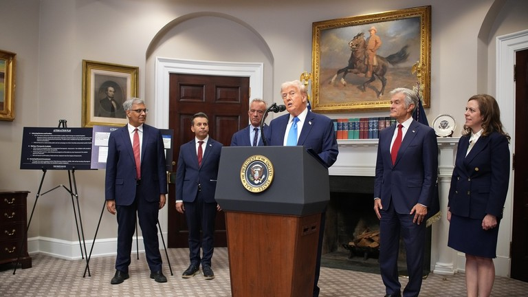 Tổng thống Mỹ công bố loại thuốc phổ biến này liên quan đến nguy cơ mắc chứng tự kỷ khi mang thai