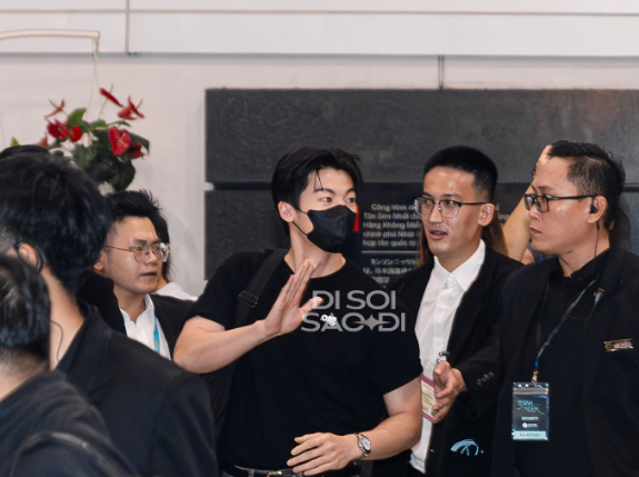 Hứa Quang Hán là ai mà làm giới trẻ Việt lên cơn sốt rần rần vậy?
