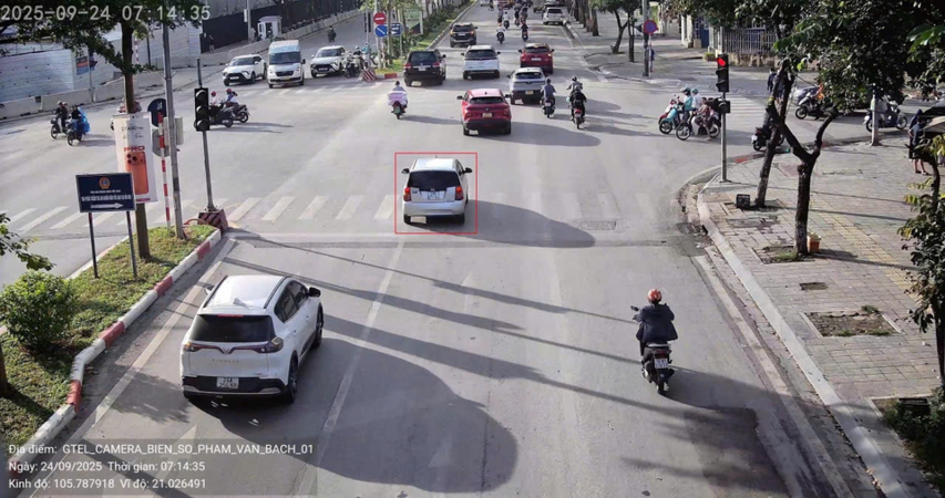 Cười ra nước mắt: Nửa ngày ở một con phố Hà Nội phát hiện 1.798 vi phạm giao thông