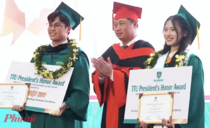 Thông tin bất ngờ về thí sinh 24 tuổi vừa đỗ Tiến sĩ Y khoa