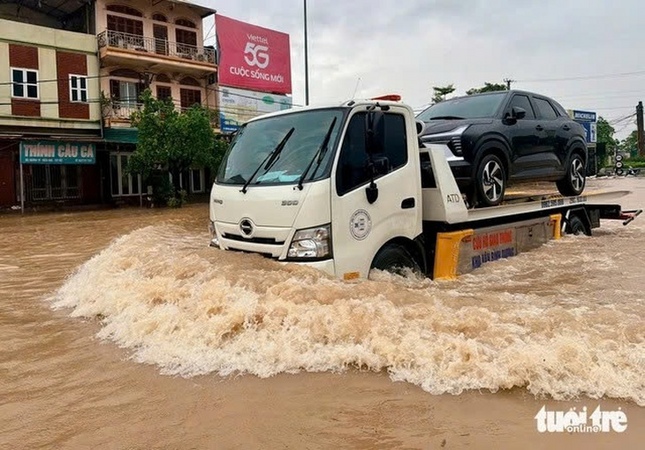 Trưa 7/10: Hà Nội có 122 điểm ngập nước, 29 điểm xe cộ không thể lưu thông