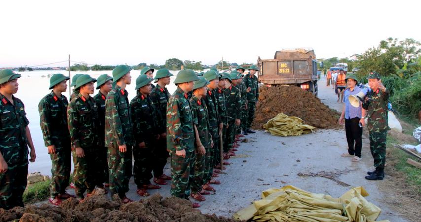 Quân và dân Bắc Ninh chống tràn đê tả Cầu