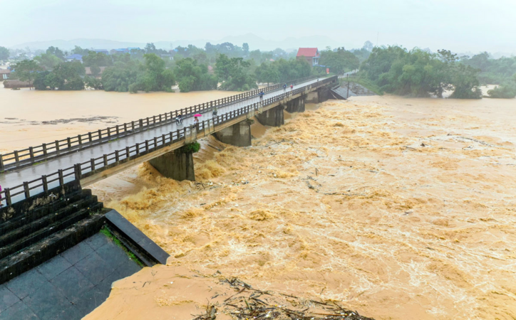 Chống tràn khẩn cấp tuyến đê Hà Châu, Thái Nguyên