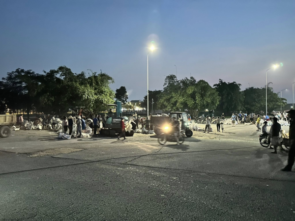 Kêu gọi nhân dân xã Tam Giang, Bắc Ninh tham gia đắp đê bao - chống tràn