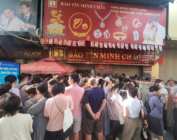 Vì sao giá vàng chiều nay bất ngờ quay đầu giảm?