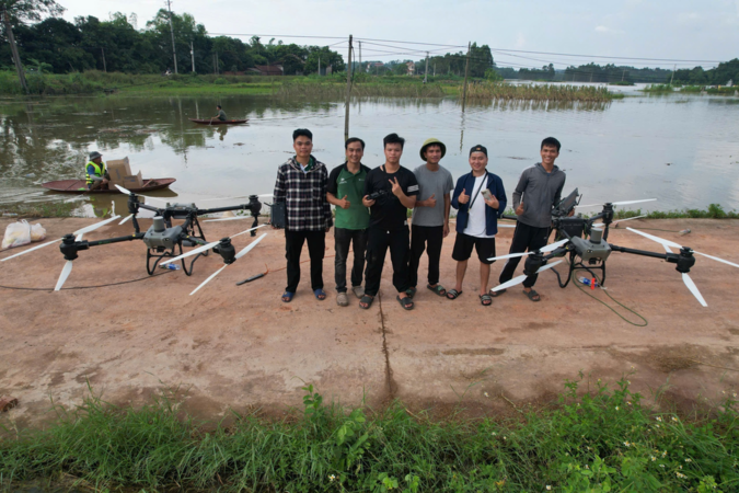 Nguyễn Đại Phát, SN 2006 đem drone giá 400 triệu "cứu" người bị cô lập ở vùng lũ Bắc Ninh