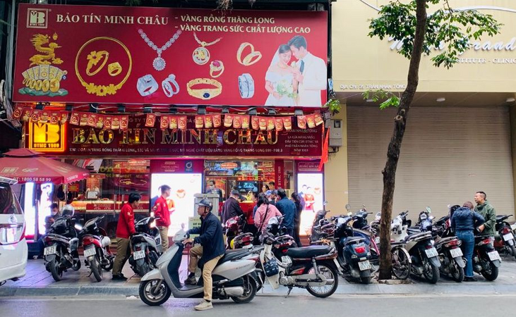 Giá vàng đã quá cao, có nên xếp hàng mua lúc này nếu có tiền mặt?