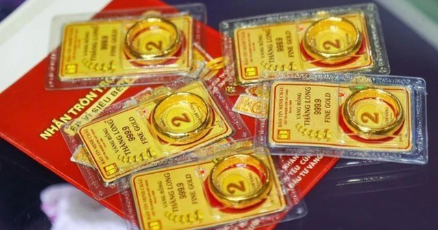 Giá vàng thế giới tiếp tục giảm nhưng 10h sáng các cửa hàng lớn tại Hà Nội đồng loạt báo… hết vàng