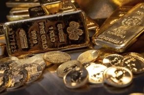 Vàng đang lao dốc