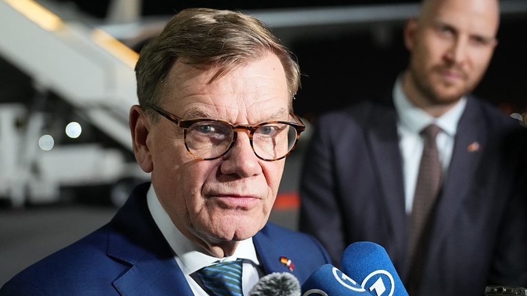 Bộ trưởng Ngoại giao Đức buộc phải hủy chuyến đi Trung Quốc với lý do khó tin