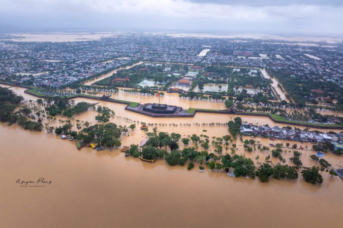 Thái Nguyên vừa mới ráo nước lũ đã lên đường vào Huế, Đà Nẵng cứu hộ ngay trong đêm. Yêu quá tình đồng bào!