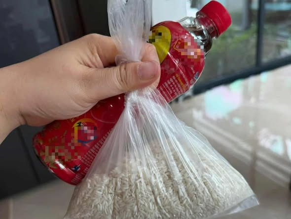 Nguyên nhân người dân nhận hỗ trợ nửa ký gạo, nửa chai nước ngọt sau bão