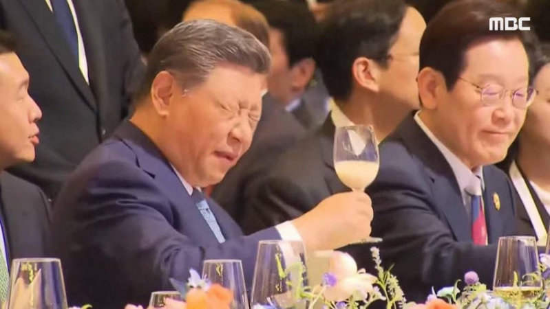 Biểu cảm hiếm thấy ở ông Tập Cận Bình