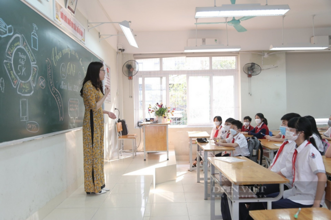 Xung quanh hệ số lương đặc thù của nhà giáo: Có thực sự giúp giáo viên sống được bằng lương?