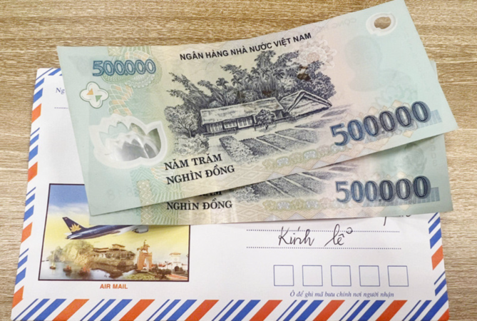 Vì 5 chiếc phong bì phúng viếng nhà thông gia, anh em khẩu chiến ở lễ 49 ngày mẹ