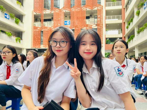 Bộ GD&ĐT đề nghị tạm dừng sắp xếp các trường phổ thông vượt quy mô