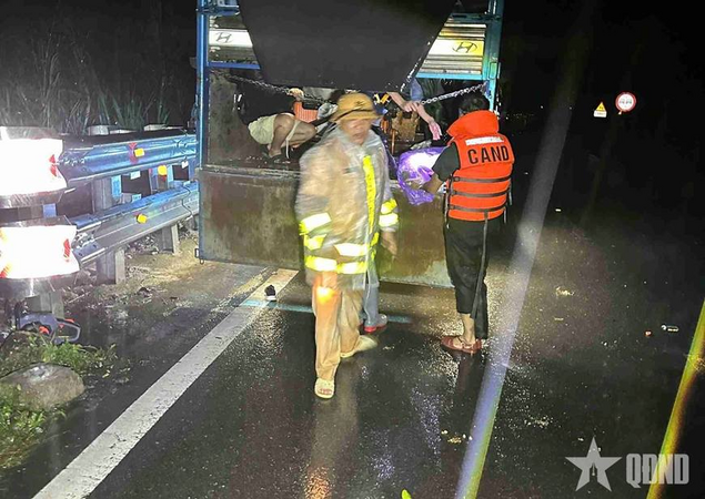 Sạt lở cả ở đèo Khánh Lê ở Khánh Hòa nữa, 4 người mất tại chỗ