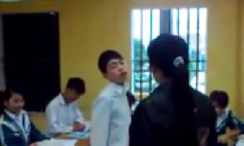 Học sinh bảo cô giáo: Sợ đ... gì! Cô nên làm gì?