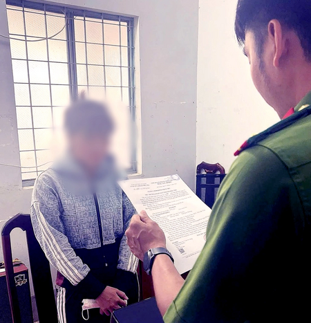 Nóng! Khởi tố nữ 9X dụ người đàn ông U70 đi nhà nghỉ rồi chiếm đoạt tài sản