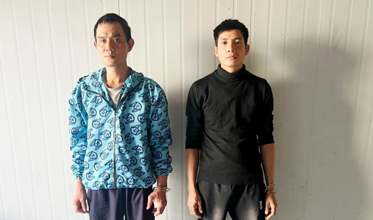 Bắt khẩn cấp 2 đối tượng đập kính ô tô trộm gần 200 triệu đồng