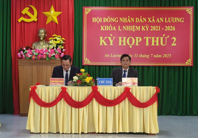 Mức lương của Chủ tịch Hội đồng nhân dân xã mới nhất sau sáp nhập