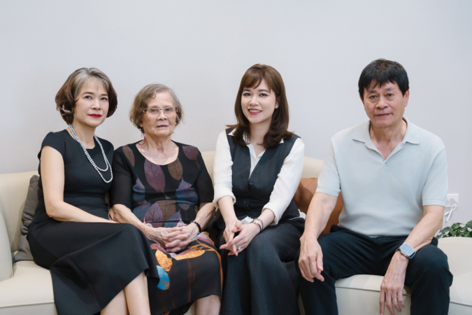 3 thế hệ trí thức: Bà là nữ GS Toán học đầu tiên của Việt Nam, con là Chủ tịch Hội đồng trường, cháu là Hiệu trưởng