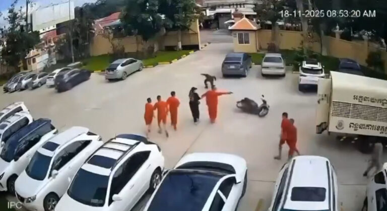 Video tù nhân, thấy bảo người Việt, trốn khỏi Tòa án tỉnh Svay Rieng Campuchia