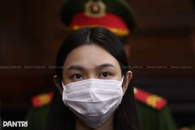 Hình ảnh mới nhất của hoa hậu Thuỳ Tiên, Quang Linh Vlogs, Hằng Du Mục tại phiên toà