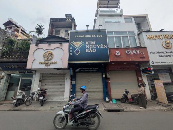 Tiệm vàng ở TP HCM đóng cửa bất thường