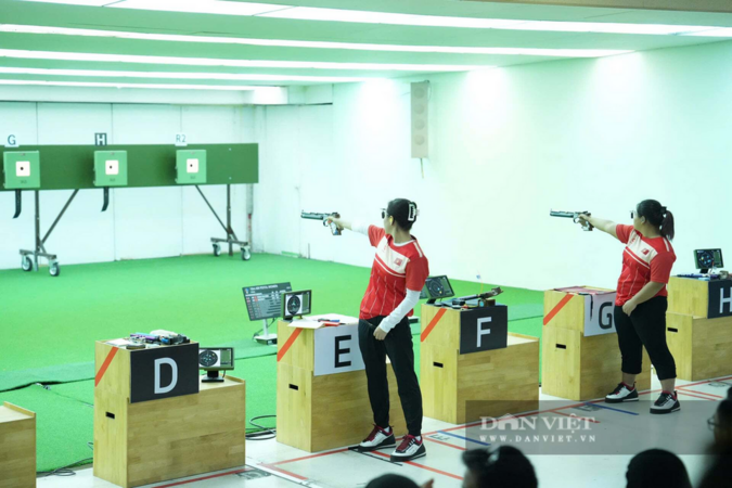 Hình ảnh ấn tượng Trịnh Thu Vinh và đồng đội phá kỷ lục SEA Games, lập cú đúp HCV