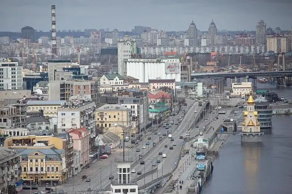 Nhiều tiếng nổ đã được nghe thấy ở Kyiv, Ukraine; Không quân Ukraine tuyên bố toàn bộ đất nước đang đối mặt với mối đe dọa tên lửa