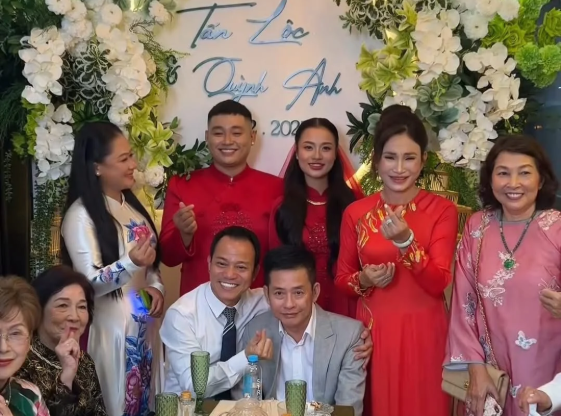 Con dâu mới cưới của Tấn Beo chính là con gái của Chế Phong, cháu nội danh ca Chế Linh