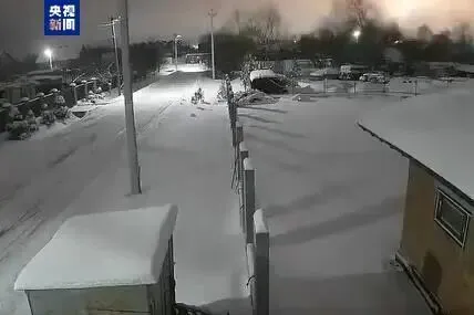 Nhiều tiếng nổ vang lên ở Kyiv vào đêm khuya