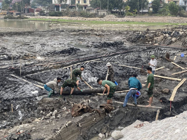Phát hiện những cọc gỗ dài đến 4m nằm sâu trong lòng đất tại khu di tích Kiếp Bạc