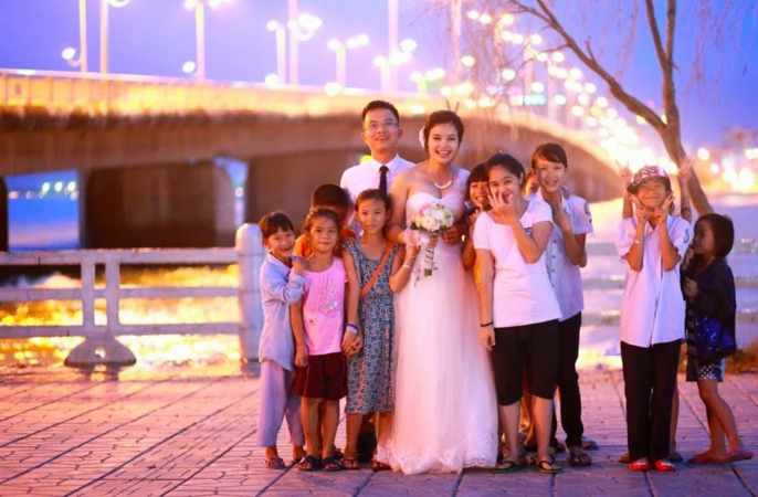 Sau một thập kỷ mất liên lạc, họ tìm thấy nhau nhờ... một bức ảnh cưới