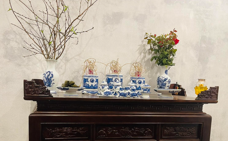 Tại sao một số bàn thờ bị gọi là lạnh, một số lại ấm cúng?