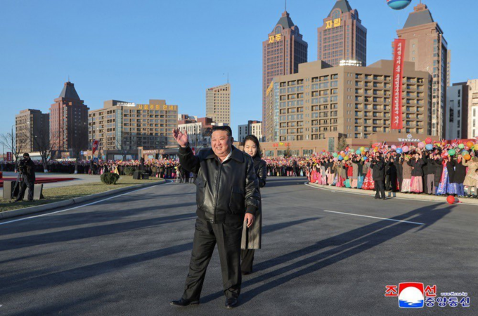 Con gái Kim Jong-un lần đầu xuất hiện sau thông tin được chỉ định kế nhiệm