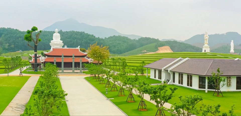 Cuối đời chưa quyết được đất sinh phần